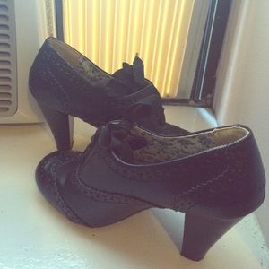American Eagle Black Vintage looking heels