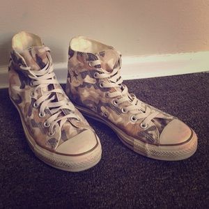 Women's 9 Camouflage Converse All Stars