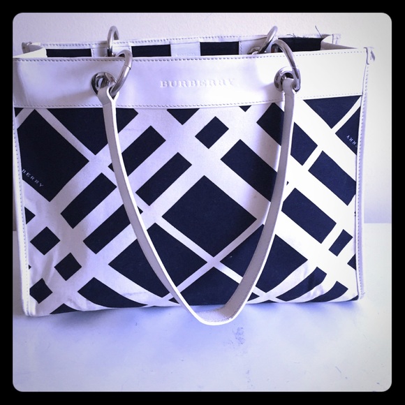 Burberry purse