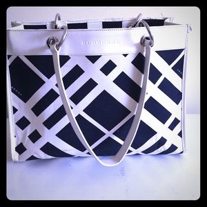 Burberry purse