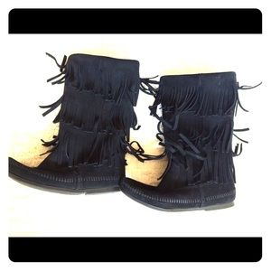 Minnetonka 3 layer fringe boots, size 10