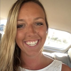 Meet your Posher, Kayla