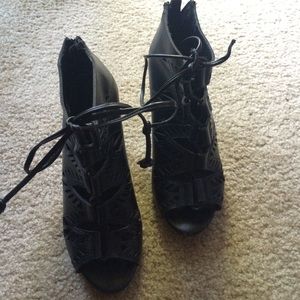 💢TRADED💢 Black Laced closed Platforms