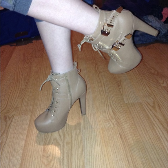 Heels - Picture 2 of 4