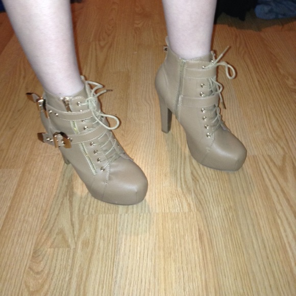 Heels - Picture 3 of 4