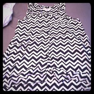 Black & white chevron flowy tank