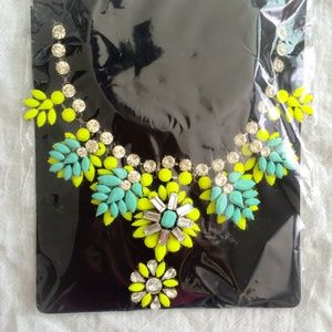 💚 SALE - Statement Necklace💚