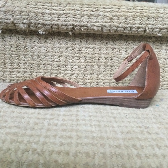 Steve Madden Scoorpin Sandals in Cognac! - Picture 2 of 4