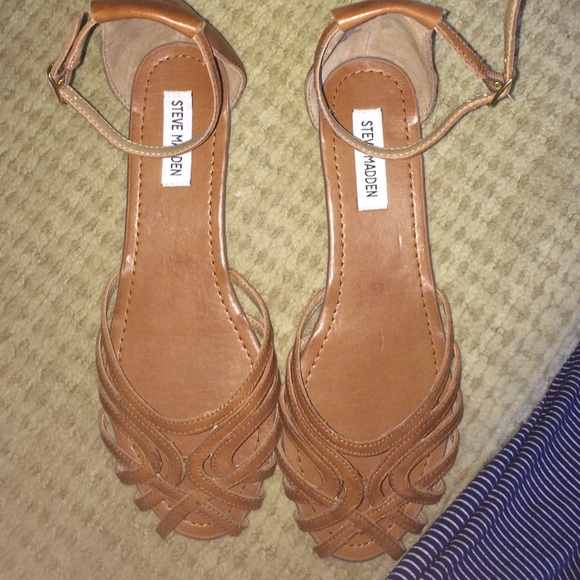 Steve Madden Scoorpin Sandals in Cognac! - Picture 3 of 4