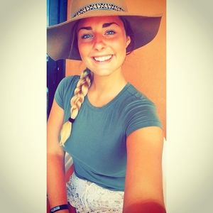 Meet your Posher, Carlie