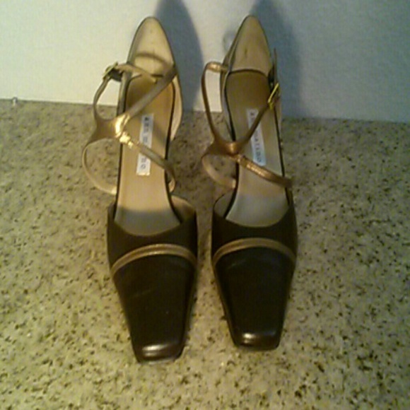 Cute Ann Marino  Brown and tan heels