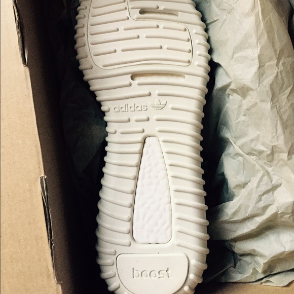 Adidas Yeezys Boost 350 Low's - Picture 2 of 4