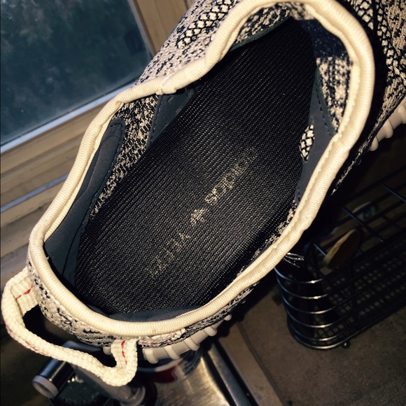 Adidas Yeezys Boost 350 Low's - Picture 4 of 4