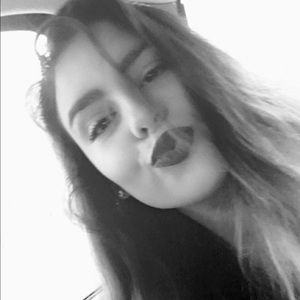 Meet your Posher, Desiree