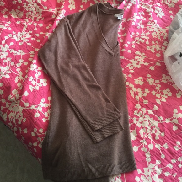 Slouchy New York & Co. Tan Sweater - Picture 4 of 4