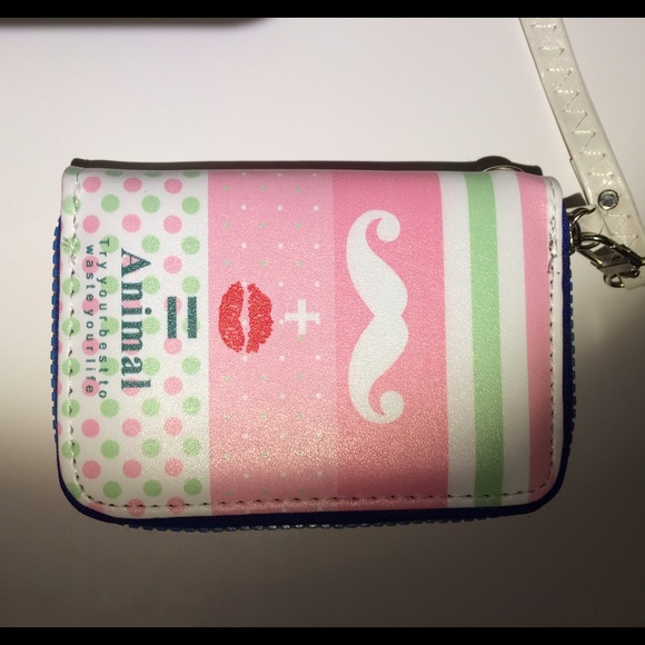 I'm selling a wallet