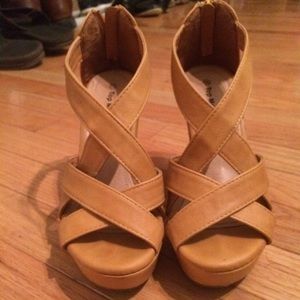 Camel wedges