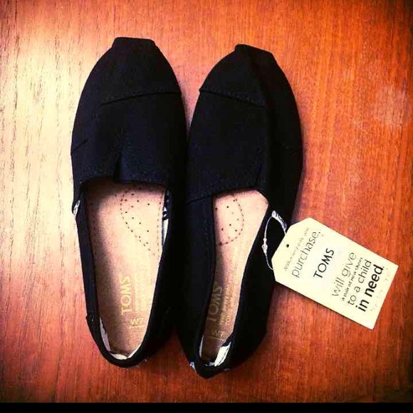 Black TOMS NWT