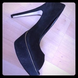 Black suede peeptoe pumps