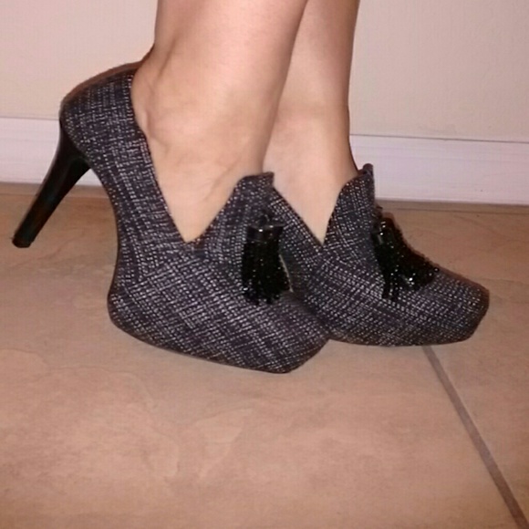 Grey vera wang pumps