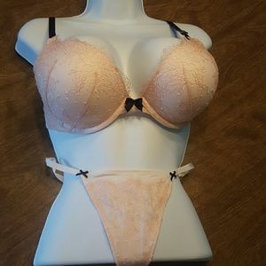 +2 CUPS Victoria's Secret bra and panty bombshell