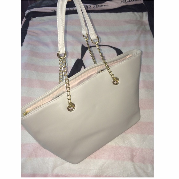 Charming Charlie Handbags - ‼️GREAT DEAL‼️ Charming Charlie Handbag!