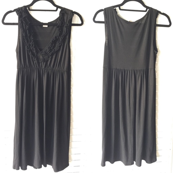 Dresses & Skirts - Black dress with ruffles