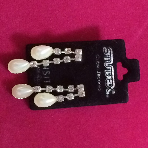 Pearl and diamond earring