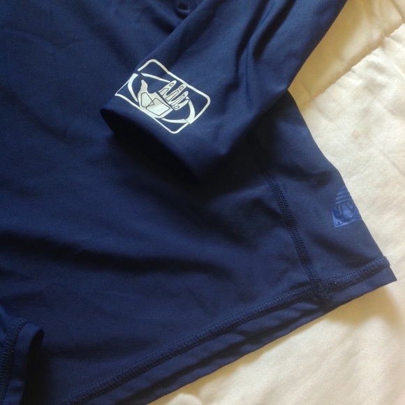 Body Glove Rashguard - Picture 3 of 3