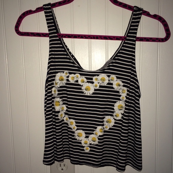 Daisy Heart crop tank