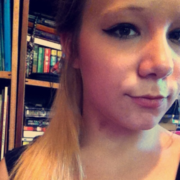 Meet your Posher, Alexys - Picture 2 of 2