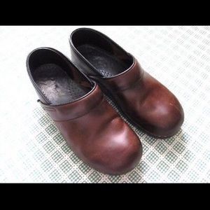 Brown dansko clogs