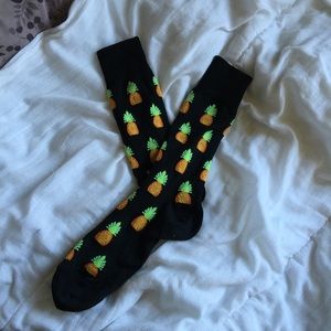 Black pineapple socks