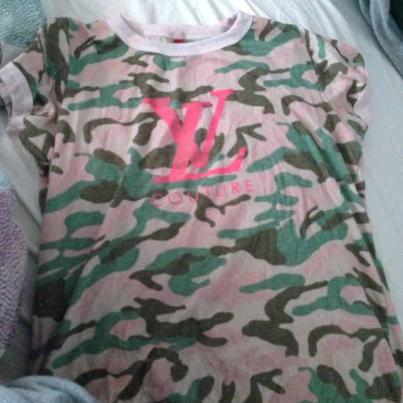 A camo pink shirt size L