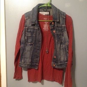 Long sleeve burgundy tee