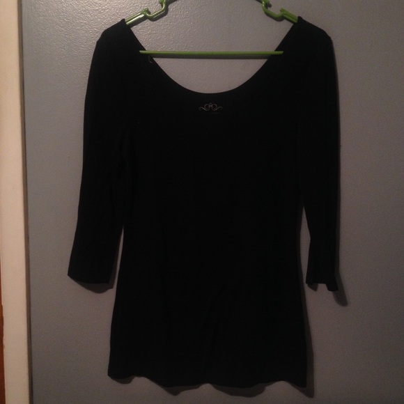 Minimalist 3 quarter link scoop neck tee