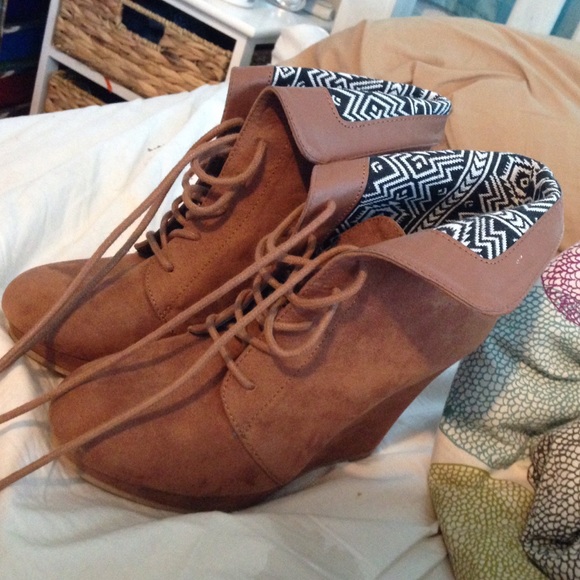 Wedged brown heals