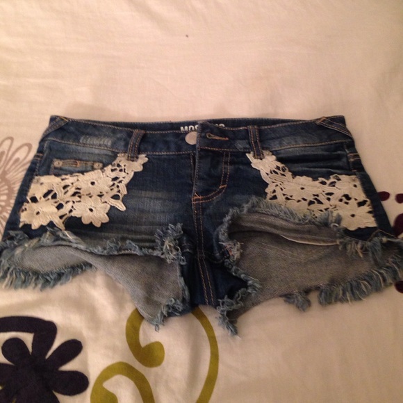 Blue jean shorts.