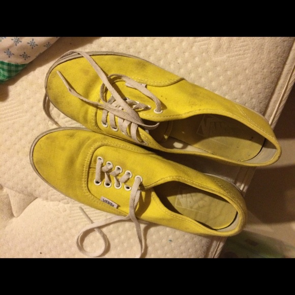 Yellow vans - Picture 1 of 1