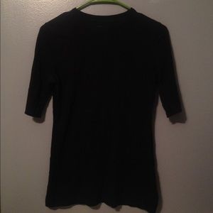 Minimalistic black tee