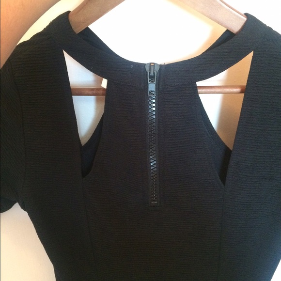 Black dress - Picture 2 of 3