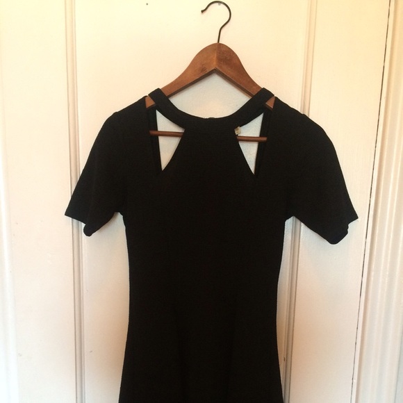 Black dress - Picture 3 of 3