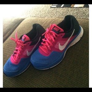 Nike tennis shoes