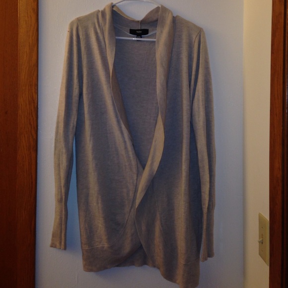 Creme/ neutral cardigan