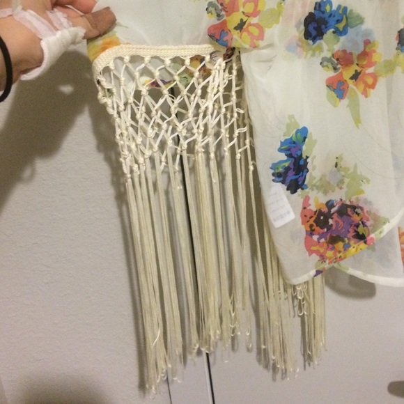 Cream kimono w/ colored floral design and tassels - Picture 3 of 3