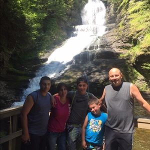 Meet your Posher, Mena