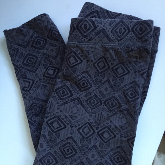 VS Pink Tribal Print Leggings