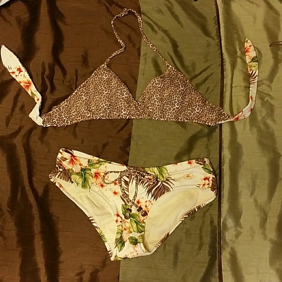 Pink Sands  reversible bikini - Picture 2 of 4