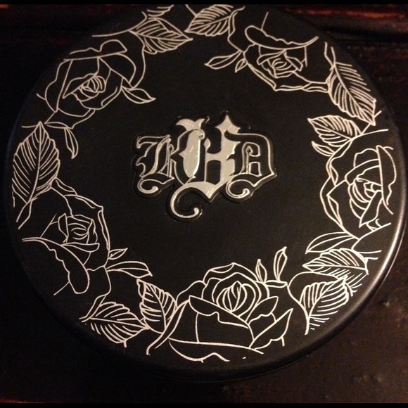 Kat Von D Lock-it Tattoo Powder Foundation