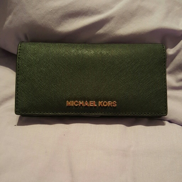 AUTHENTIC MICHAEL KORS BI-FOLD WALLET